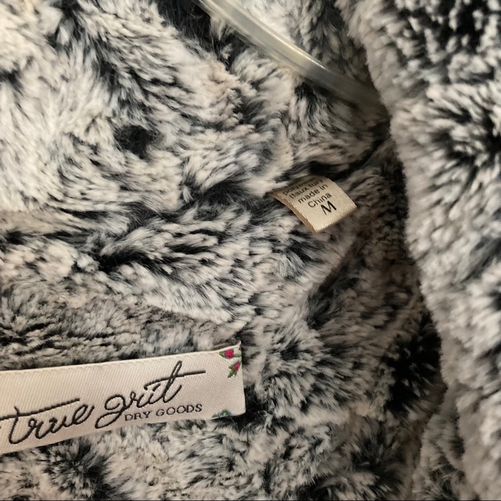 SOLD ✨ HP ✨ Boutique Faux Fur Shearling Coat - Picture 3 of 6